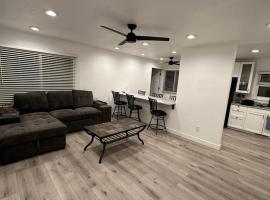 2BR Gem: Modern Comfort & Style, apartment in Cheyenne