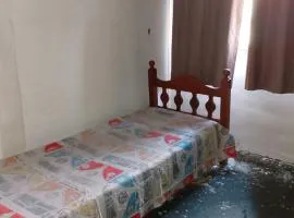 Quarto e banheiro particular