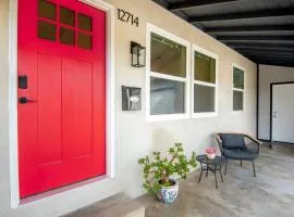 Beautiful 3 Bed 1 Bath Designer Home + Hot Tub