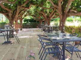 Hotel de L'Hippodrome, hotel i Arnac-Pompadour