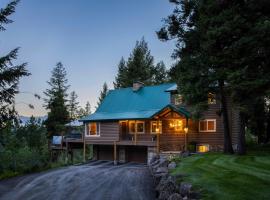 Wyoming Cabin with Hot Tub and Mountain-View Deck, hotel v destinaci Thayne