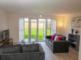 Spacious New Build - Free Parking & TV in each Bedroom, apartamento em Macclesfield