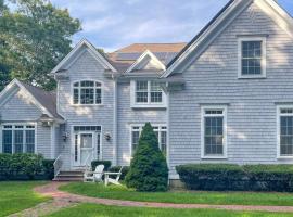 4BR Mashpee Retreat with fireplace, hotel in Mashpee