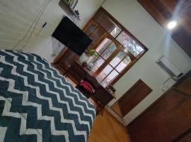Hogar tranquilo y espacioso, hotel en Godoy Cruz