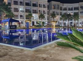 COSTA BEACH Lux Family Apartment with Pools, hotel sa parkingom u gradu Bouznika