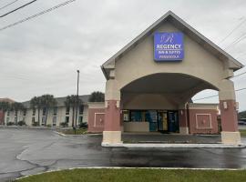 REGENCY INN & SUITES, hotel cerca de Aeropuerto internacional de Pensacola - PNS, Pensacola