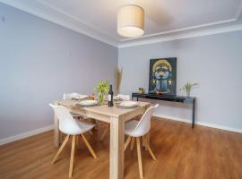 Lovely&Cozy apartment, hotel in Lagoa