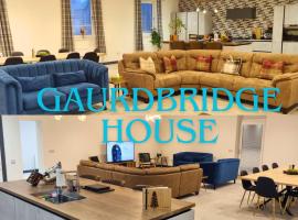 Guardbridge House, Spacious Inside and Out, Golfer and Groups Favourite, 5 Beds, 2 Superking en suites, 3 Kingsize rooms, Bathroom & WC, Fully Equipped Kitchen, FREE Parking for 4 Large Vehicles, 10 mins to St Andrews, 15 mins to Dundee, BBQ, sewaan penginapan di Balmullo