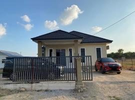 Homestay Rumi, villa in Machang