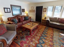 Claim Jumper 8 Townhouse With High Speed Wifi, apartment in Red River