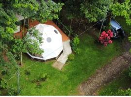 Glamping Naioth, hotel a Guápiles
