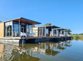 Comfortable house on the water for 2 people – łódź 