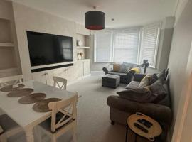 Luxurious New Serviced Apartment (Surrey), hotell i Redhill
