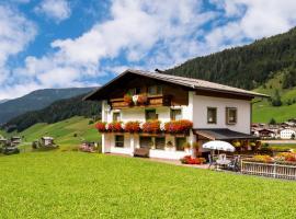 Haus Annemarie Apartments Kartitsch - Hochpustertal, хотел в Картич