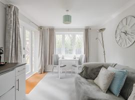 Ross House, homestay in Great Notley