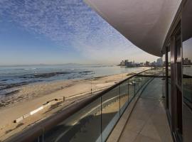 302 Ocean View, hotel em Strand