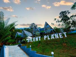 Silent Planet Resort, hotell i Koroth