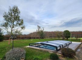 Longère Pierre de Ronsard, hotel med parkering i Rilly-sur-Loire