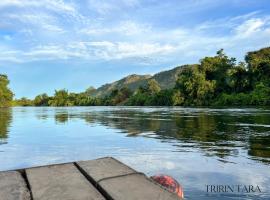 ธีริน ธารา - ที่พักริมแม่น้ำแควใหญ่ (TRIRIN TARA), parkimisega hotell 