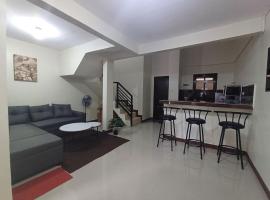 Affordable 2 BR Transient House in Lipa City Batangas: Lipa şehrinde bir otel