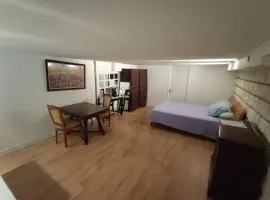 Studio privé dans maison
