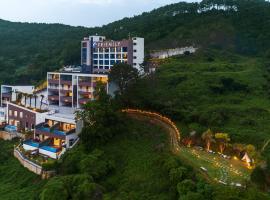 Friemily Pool Villa & Hotel, hotel em Geoje