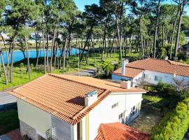 Regina Surf House - Villas with Private Pool, hotel di Viana do Castelo