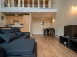 Luxury 2 Bed Apartment – Near Heathrow, Legoland, Windsor Slough