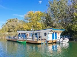Očarujúci Houseboat na Dunaji, готель у Братиславі