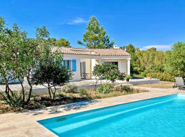 Villa Parpaiouns - confortable maison avec piscine privée chauffée en Provence，Entrecasteaux的飯店