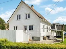 Lovely Home In Lyngdal With Wifi