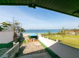 Tranquilidad junto al mar by CABANA Rentals, hotel en Nigrán