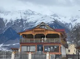 hotel "Riverside Mestia"