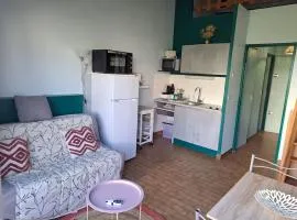 La Désirade I, Studio mezzanine, centre port