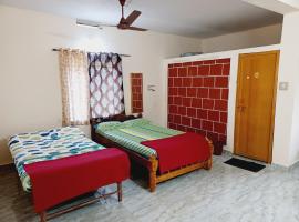 Mahadevi Guest House, quarto em acomodação popular em Gokarna
