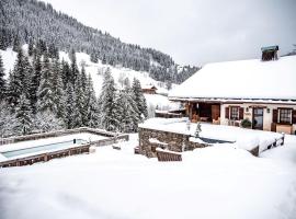 Les Chalets de la Serraz, hotel v destinaci La Clusaz