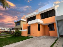 Blue Water Beach Villa, holiday home in Luquillo