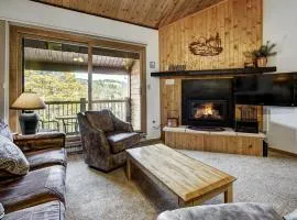 Affordable Mountain Getaway - Conveniently Located, Pool Access, Private Deck! SDT15