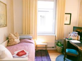 Zimmer in Künstlerwohnung – kwatera prywatna w Stuttgarcie