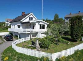 Solrikt og sentralt. Ta med b&aring;de to og firbeinte, hotel que aceita pets em Lillehammer