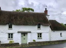 Cosy thatched Cottage sleeps 6 near Portscatho!