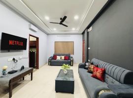 Home Escape 2BHK Apartment Near Brilliant Convention Centre - Adults Only, hotel Indaurban