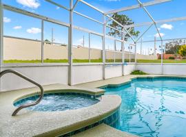 4BR w Private Heated Pool + Hot Tub + Grill, hotel en Clermont
