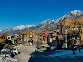 Hot Spring Mountain Getaway, hotel in Radium Hot Springs