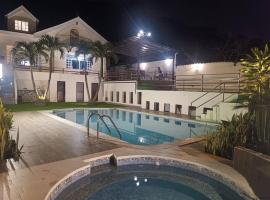 Casa de campo Country house in Yunguilla, Cuenca, Ecuador, hotell med pool i Cuenca