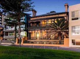 Absolute Beachfront - The Cloisters at Albert Hall, hotel en Glenelg