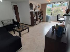 Disfruta moderno apartamento en Envigado, hotel in Envigado