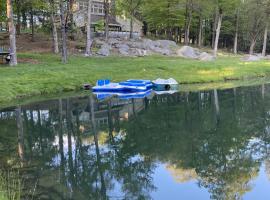 Catskills Pond Getaway, hotel v destinaci Liberty