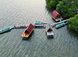 Villa Mangrove Pulau Pahawang, вилла в городе Lampung