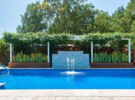 Luxury Stay with Private Heated Pool in Salamander Bay, hotell sihtkohas Salamander Bay